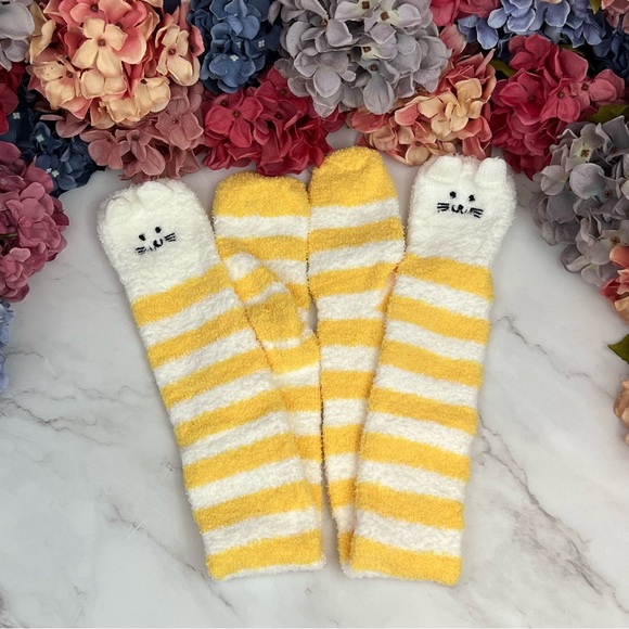 Whimsical Plush Animal Yellow Striped Kitten Fuzzy Knee Socks - Picture 3 of 12